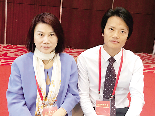 格力电器董事长董明珠与超G金服民资服务中心董事长黎咸财