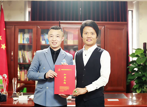 热烈欢迎安徽胡总成功加盟超G金服民资服务中心，携手前行，共创辉煌！