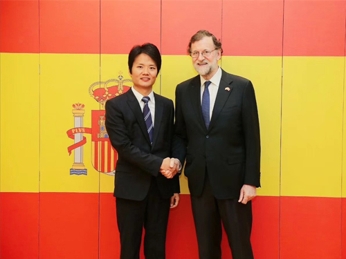 国庆70周年来临之际，西班牙前首相马里亚诺·拉霍伊在北京亲切接见中国杰出青年企业家、超G金服民资服务中心董事长黎咸财