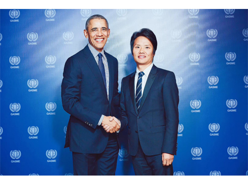 美国总统奥巴马亲切接见中国经济学家黎咸财