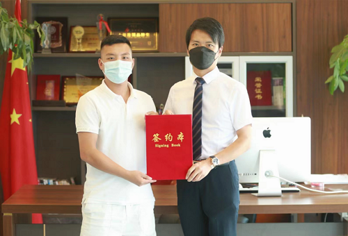 热烈欢迎黄总成功加盟